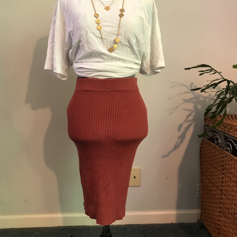 Dark pink pencil skirt